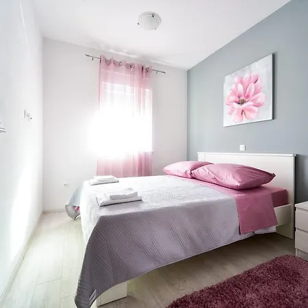 Deluxe Franic Sukosan