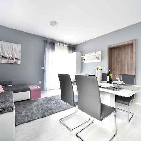 Deluxe Franic Apartament *